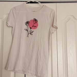 Areopostle short sleeve shirt sized large with 2 roses and a blush pink circle